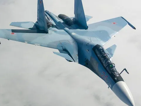 Sohu: Phi công Mỹ sợ hãi trước "dao mổ" Su-30 Nga trên biển Okhotsk