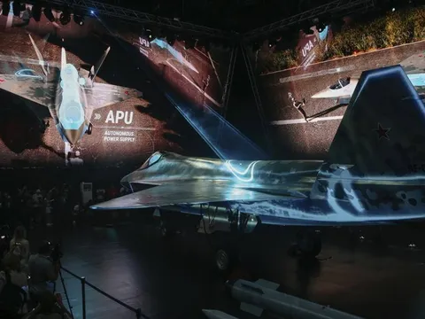 Báo Trung Quốc nói lý do ông Putin đích thân đến xem máy bay The Checkmate