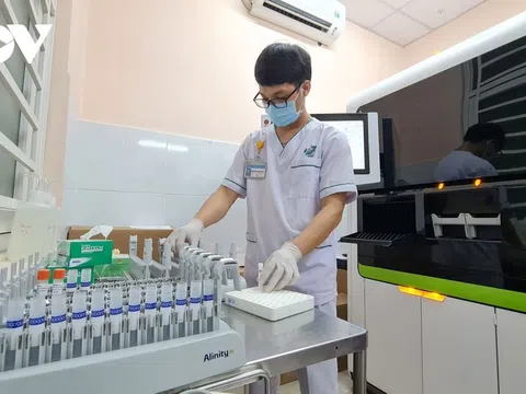 Bệnh viện Quân y 175 khai thác hệ thống xét nghiệm PCR tự động 1.000 mẫu/ngày