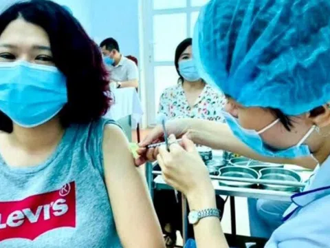 Hà Nội tiếp tục thu hồi thêm văn bản "tiêm vaccine Covid-19 phải trả tiền"