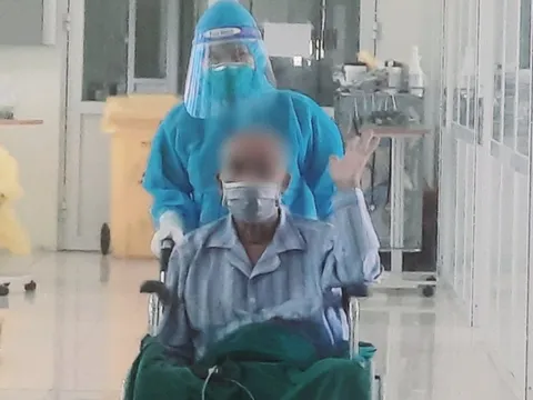 Cứu sống bệnh nhân COVID-19 nặng có tiền sử tai biến, nghiện rượu