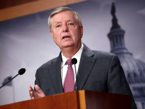 Thượng nghị sĩ Mỹ Lindsey Graham bị nhiễm SARS-CoV-2 dù đã tiêm vaccine