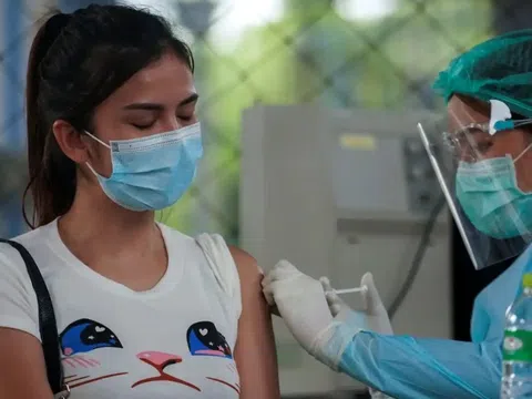 Thái Lan đẩy nhanh tiêm vaccine Covid-19, Malaysia kéo dài  phong tỏa thêm 2 tuần