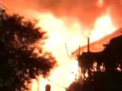 Một cửa hàng bán phụ tùng xe máy tại TP Hội An bị cháy trong đêm