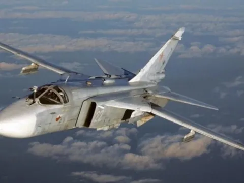 Nga công bố video máy bay Su-24 vờn tàu chiến của Hà Lan gần Crimea