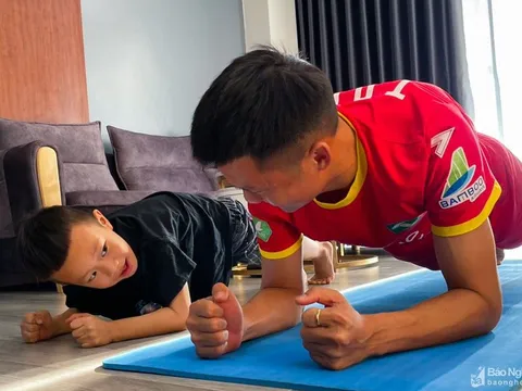 Cầu thủ SLNA ấm áp bên gia đình trong những ngày giãn cách