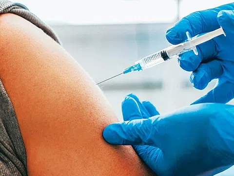 Phụ nữ mang thai và cho con bú chống chỉ định với vaccine Sputnik V