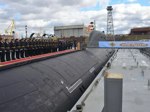 Vừa duyệt binh xong, tàu ngầm Kazan lập tức ra Biển Barents tập trận