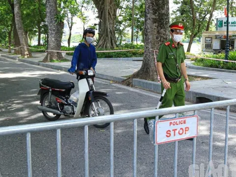 Hà Nội: Người ra đường không lý do tìm mọi cách quay đầu xe... né chốt