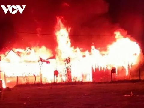 Cháy nhà trong đêm, vợ chồng giáo viên người Cơ Tu trắng tay