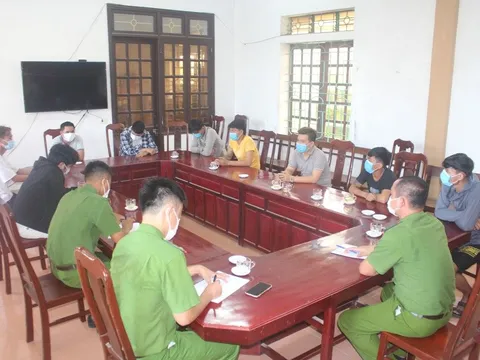 Tụ tập hát karaoke giữa dịch, chủ và khách bị phạt 125 triệu đồng