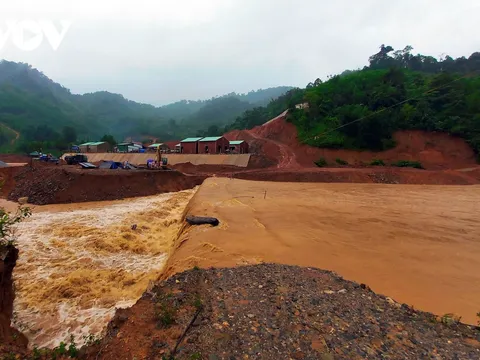 Mưa lớn gây cô lập nhiều xã vùng cao huyện Phước Sơn, Quảng Nam