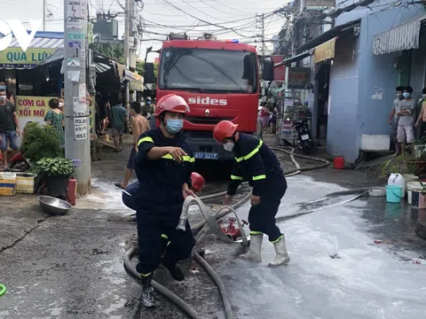 Đốt giấy tờ ở lầu trệt khiến căn nhà bốc cháy, 1 người tử vong ở TP.HCM