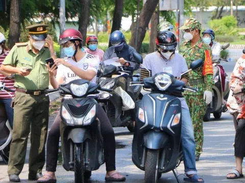 Người nước ngoài, người các tỉnh về TP.HCM làm “thẻ xanh Covid” thế nào?