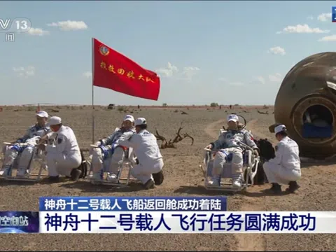 Phi hành đoàn Thần Châu-12 (Trung Quốc) trở về trái đất an toàn