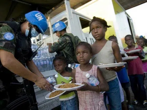 Hàng chục nghìn người Haiti vẫn đang chờ đợi sự giúp đỡ