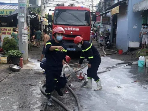 Lửa thiêu căn nhà 2 tầng cháy dữ dội, cha tử vong, hai con nhập viện