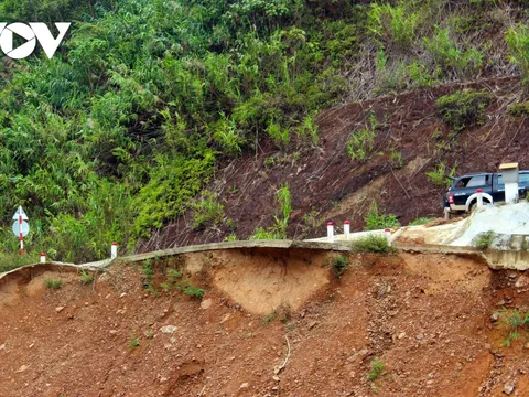 Mưa bão đến, miền Trung nơm nớp nỗi lo sạt lở đất
