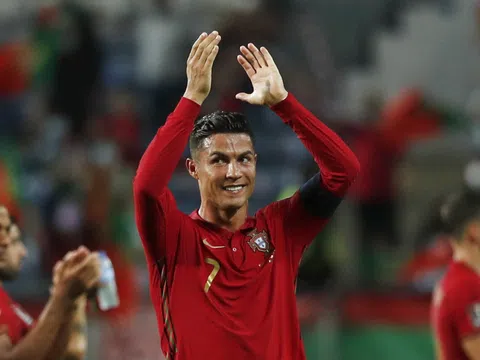 Ronaldo nói gì trong ngày trở thành chân sút vĩ đại nhất?