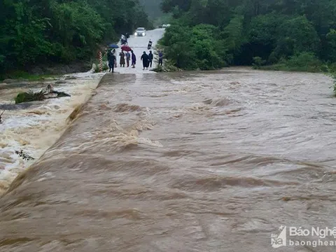 Nghệ An: 1 người mất tích, hàng trăm ngôi nhà bị ngập do mưa lớn