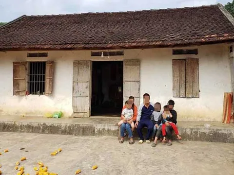 Nghệ An: Bố mẹ nghèo gặp nạn, 5 đứa con cơ cực