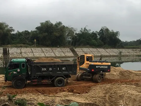 Hà Tĩnh: Lợi dụng phong hóa, Công ty Như Nam khai thác hàng trăm m3 cát