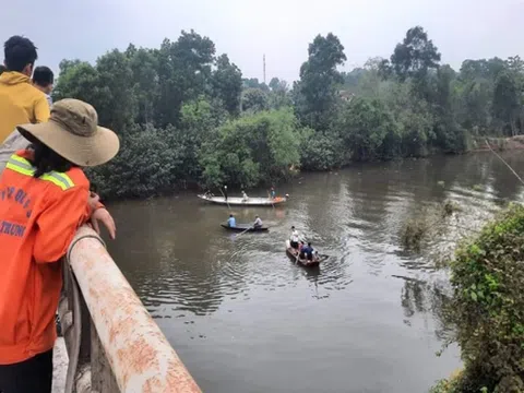 Hà Tĩnh: Phát hiện thi thể nam sinh nhảy cầu t-ự v-ẫ-n trên sông Ngàn Mọ