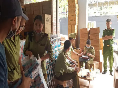 Nghệ An: Phát hiện cơ sở kinh doanh hàng nghìn gói băng vệ sinh giả