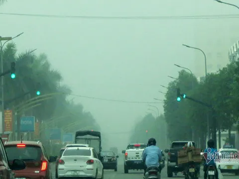 Sương mù dày đặc bất thường, phủ kín khắp nơi ở Nghệ An