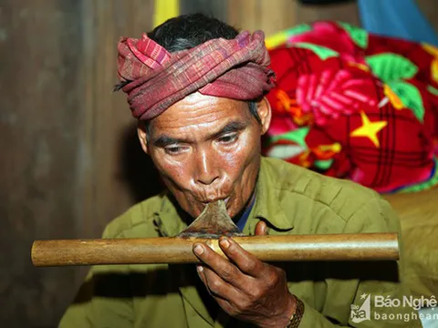 “Bảo bối” đuổi tà của thầy mo Khơ mú