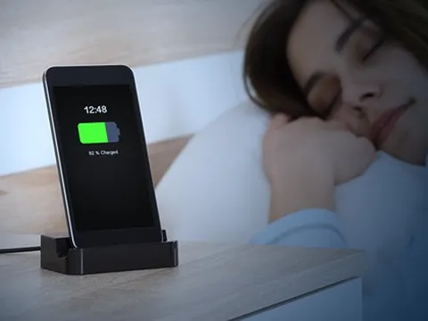 Apple, Google và Samsung nói gì về việc sạc điện thoại qua đêm