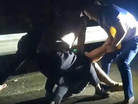 Nghệ An: Cận cảnh công an nổ súng, truy đuổi đối tượng buôn ma túy trong đêm