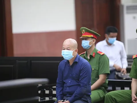 Út "trọc" từ chối luật sư do tòa chỉ định