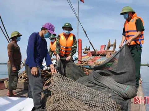 Hà Tĩnh: Biên phòng Cửa Sót bắt tàu giã cào tái phạm sau 5 ngày nộp phạt