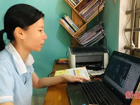 Hà Tĩnh: Hơn 17.000 học sinh lớp 12 bắt đầu ôn tập trực tuyến