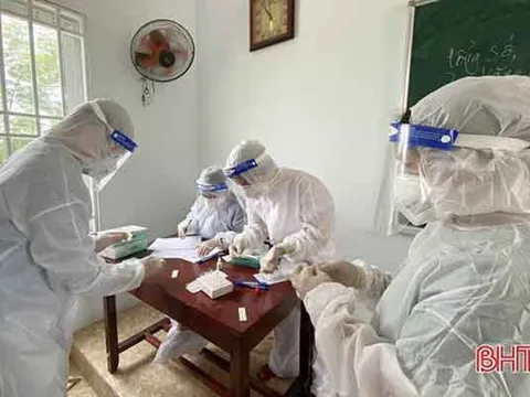 Ngành Y tế Hà Tĩnh huy động tổng lực tăng tốc truy vết, xét nghiệm ở vùng phong tỏa ca bệnh mới