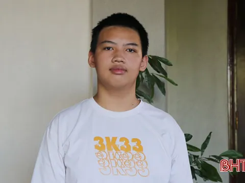 Âm nhạc giúp thủ khoa đầu vào môn Vật lý Trường Chuyên Hà Tĩnh “thăng hoa” 