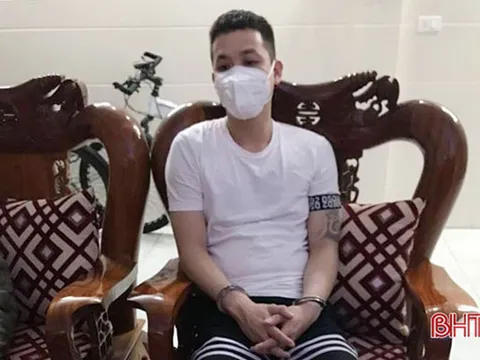 Bắt đối tượng bán lẻ ma túy ở TP Hà Tĩnh sau khi phát hiện 2 “con nghiện” trong nghĩa trang