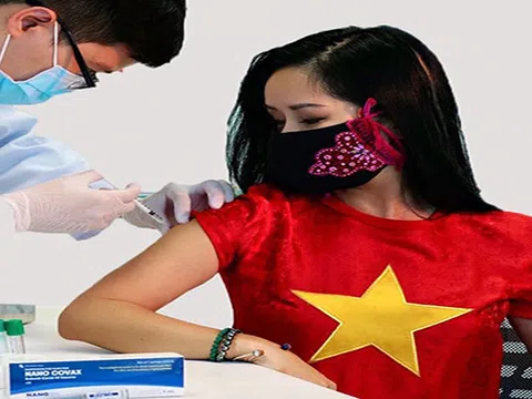 Diva Hồng Nhung tình nguyện tiêm thử vaccine Việt Nano Covax