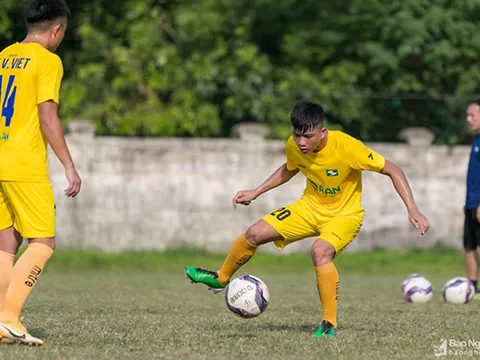 Phan Văn Đức hứng khởi trong ngày hội quân cùng SLNA