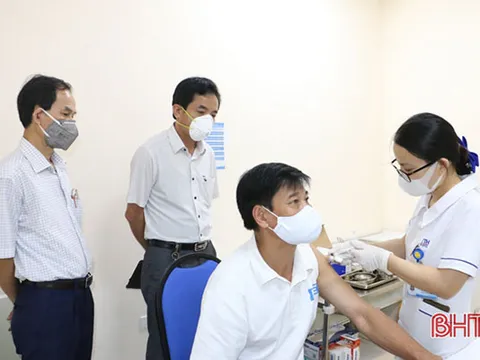 Hà Tĩnh tiêm an toàn vắc-xin phòng Covid-19 cho 7.283 người trong đợt 3