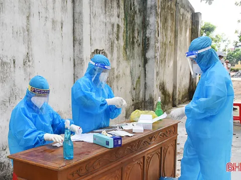 Hà Tĩnh cử 31 cán bộ y tế chi viện cho tỉnh Bình Dương chống dịch COVID-19