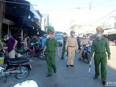 TP. Vinh xử phạt 39 trường hợp lấn chiếm kinh doanh trước cổng chợ đầu mối