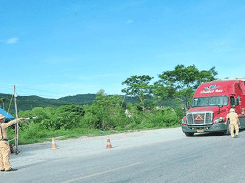 Hà Tĩnh lập chốt ở cửa ngõ phía Tây, kiểm soát chặt phương tiện về từ vùng dịch  