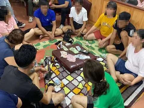 Nhiều cán bộ, công chức xã bị bắt tại sới bạc ngay trong mùa dịch