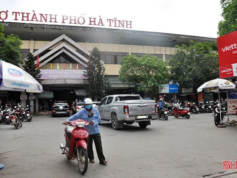 Lưới điện mất an toàn: Ngành điện giục, Ban Quản lý chợ Hà Tĩnh “câu giờ”!