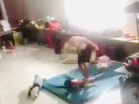 Phẫn nộ clip cha dượng đánh đ.ậ.p, bạo h.ành dã man bé trai 5 tuổi