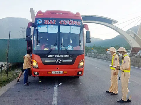 Hà Tĩnh: Xử phạt xe chở 44 hành khách về từ miền Nam không có lệnh xuất bến