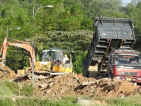 Hà Tĩnh: Chủ đầu tư “bật đèn xanh” cho nhà thầu vi phạm?