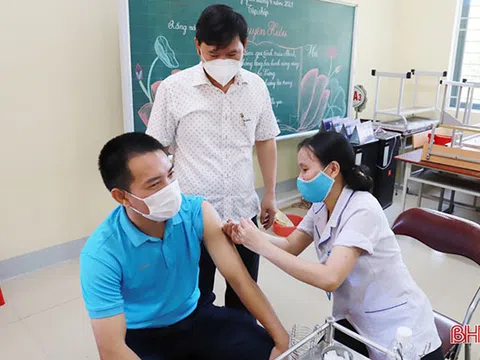 Hà Tĩnh tiêm vacxin phòng COVID-19 cho tiểu thương, hộ kinh doanh